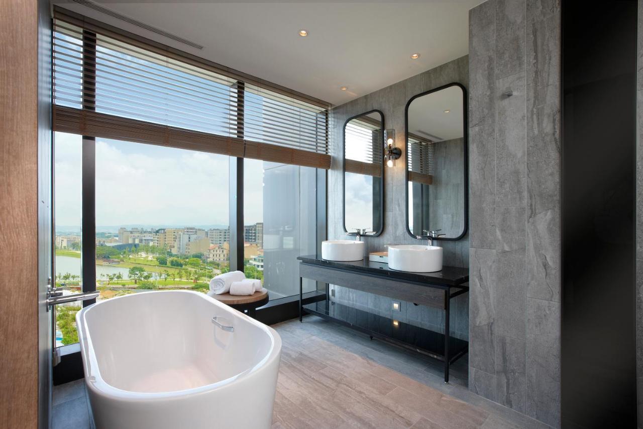 Cozzi Blu Hotell Zhongli Exteriör bild Bathroom